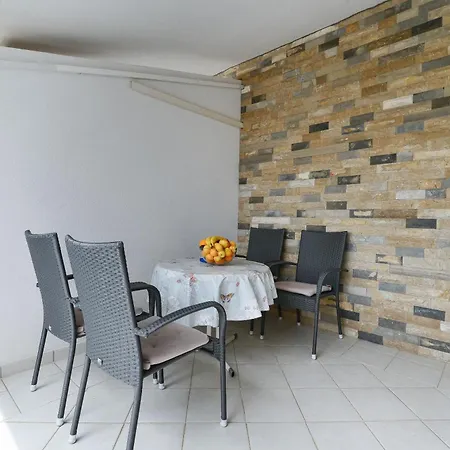 Apartman Luna Vir