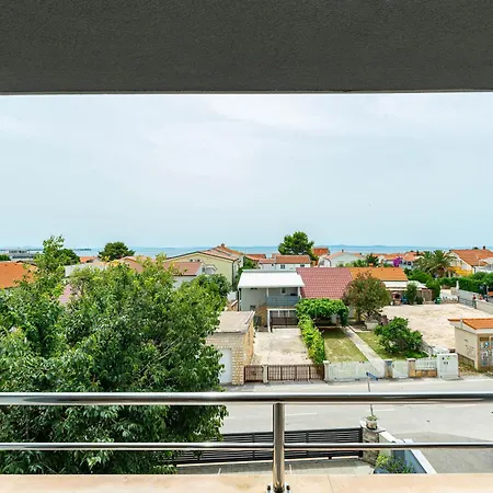 Luna Apartman Vir