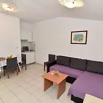 Luna Apartment Vir