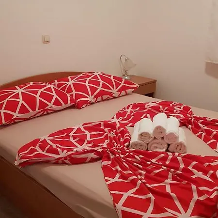 Luna Apartment Vir
