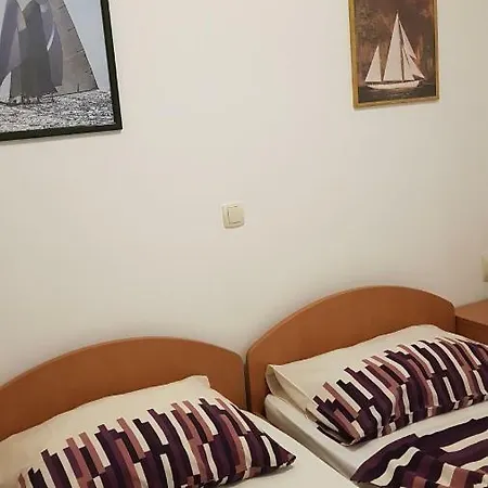 Luna Apartment Vir