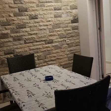 Luna Apartment Vir